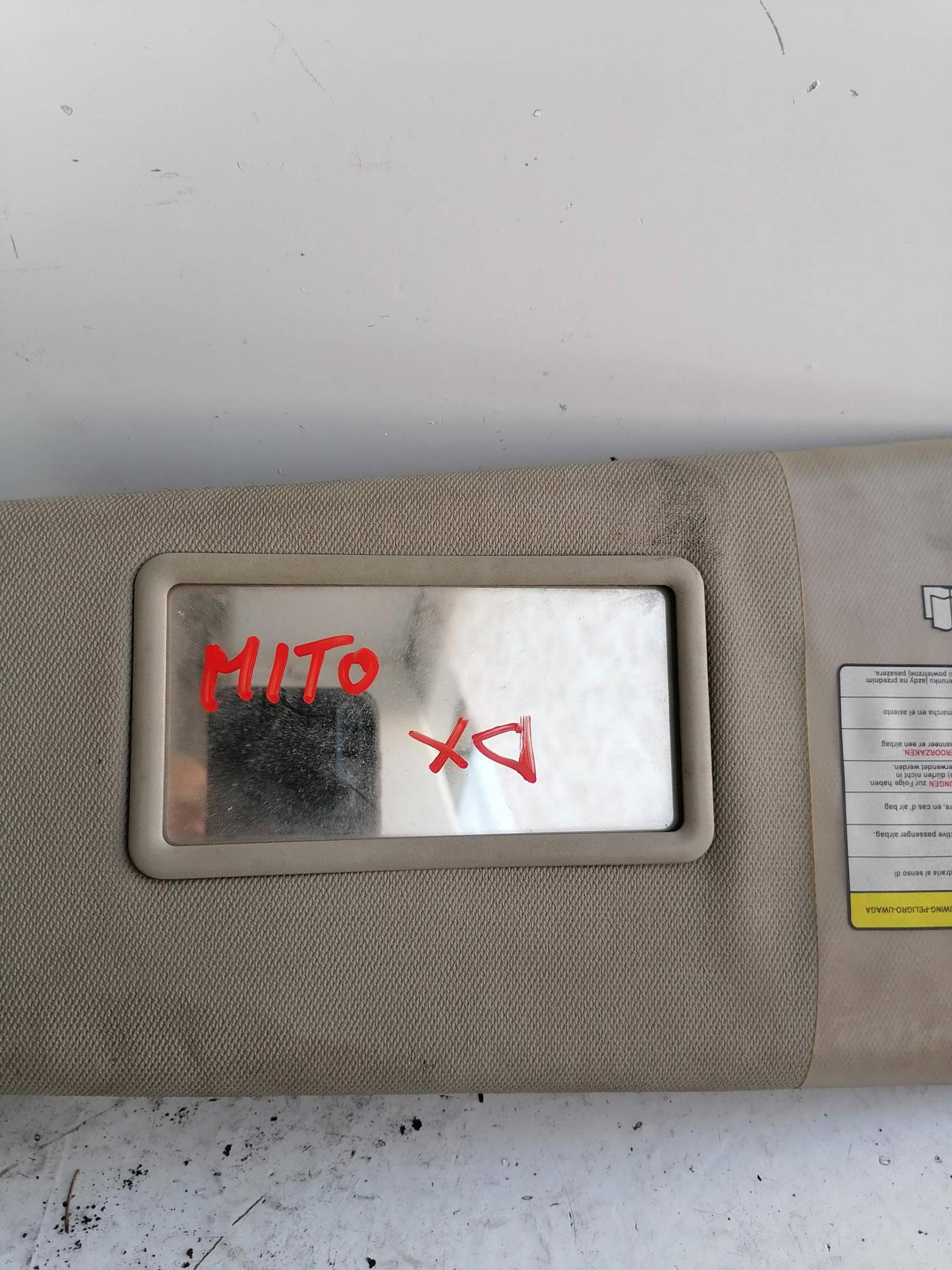 Aletta parasole parabrezza dx.